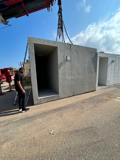 Precast concrete shelter production floor with gantry cranes